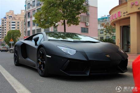 Lamborghini Aventador Black And Yellow