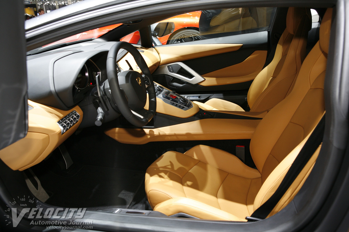 Lamborghini Aventador Interior Features