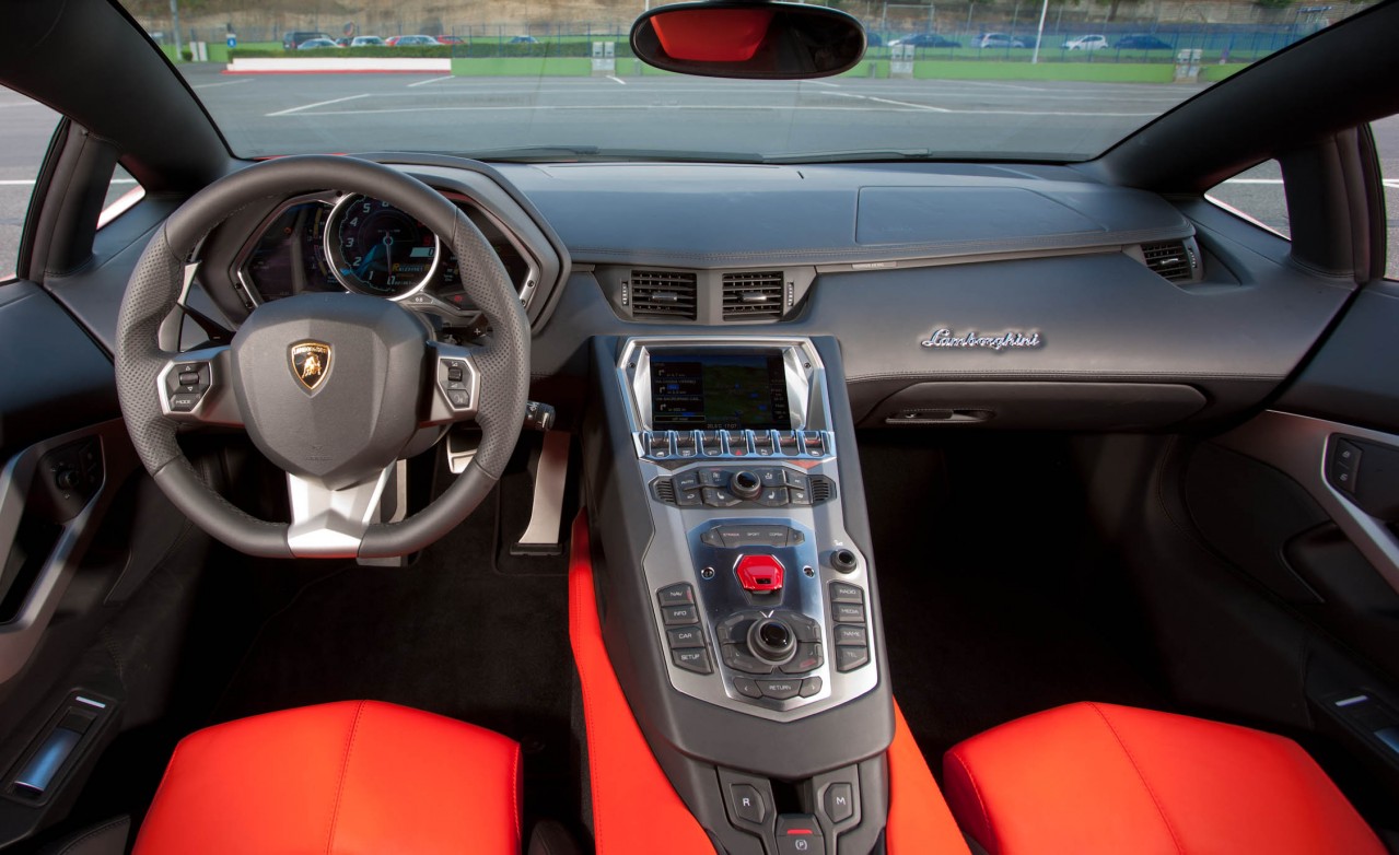 Lamborghini Aventador Interior Pictures