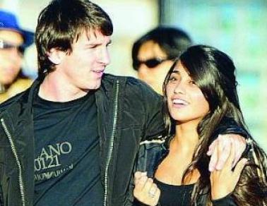 Lionel Messi Girlfriend Kiss